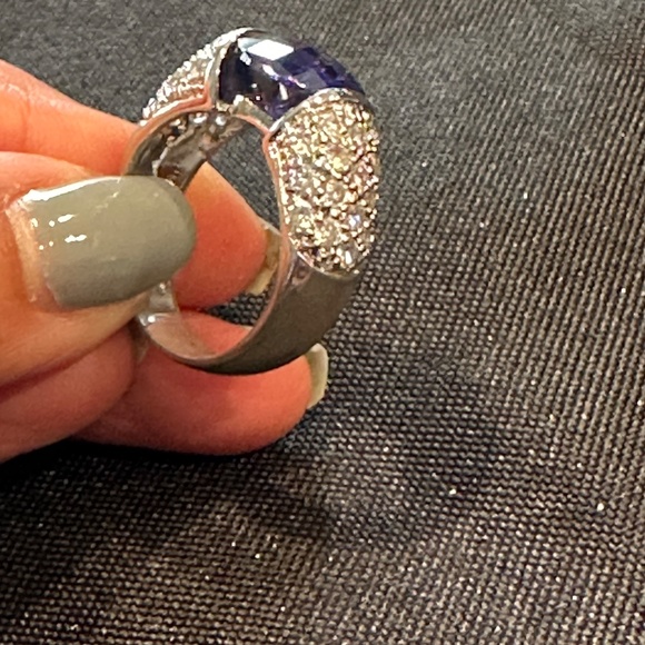 Blue & White Cubic Zirconia - Picture 3 of 6